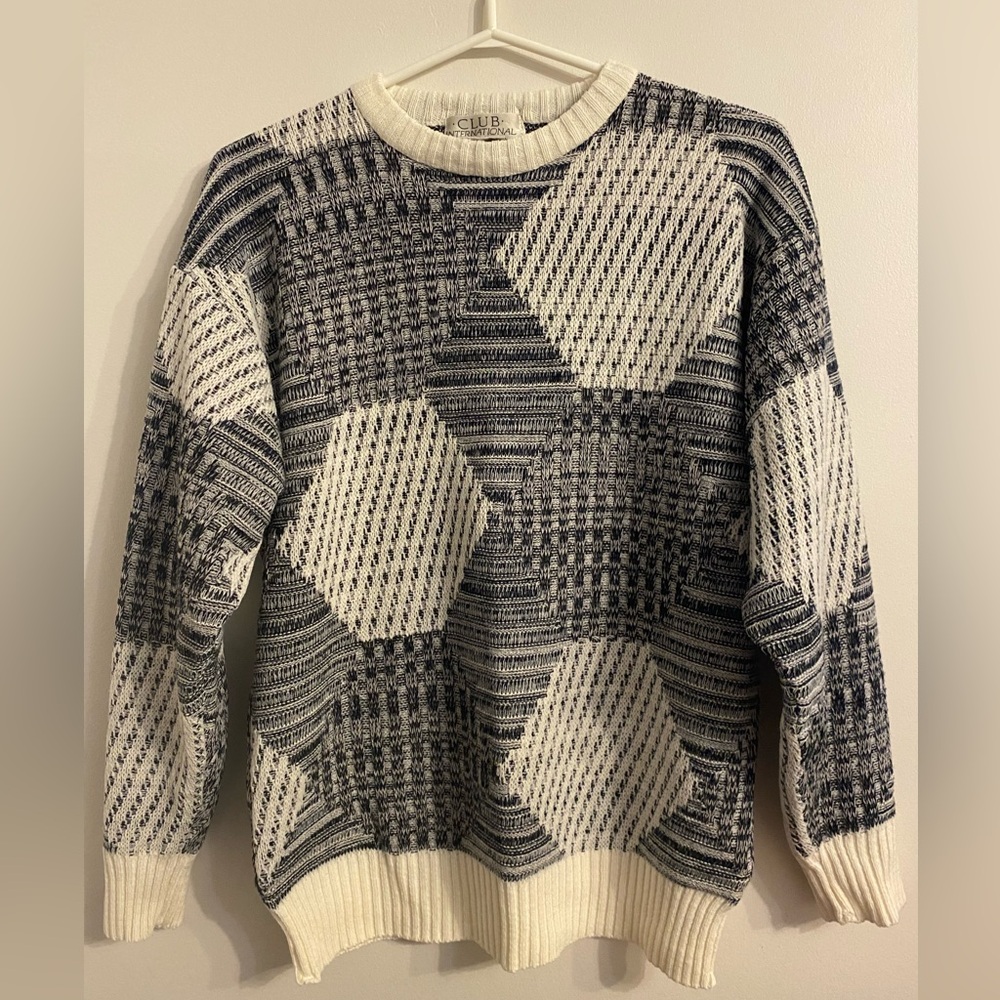 Vintage Club International Crewneck Sweater